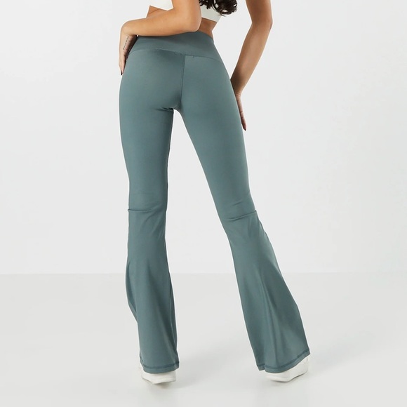 🌸 Forever 21 🌸 flared green/grey leggings - Picture 2 of 10